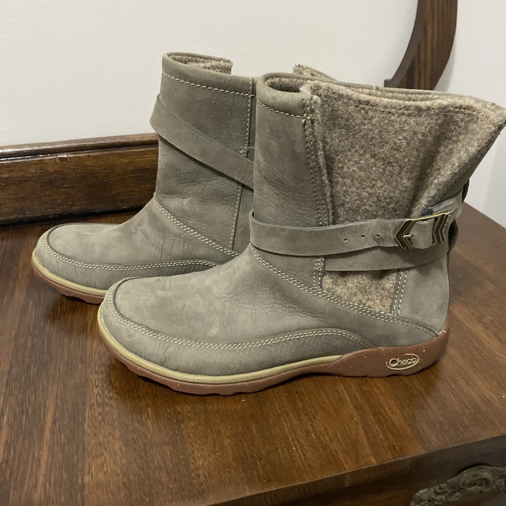 Chaco Hopi Boots Womens 6.5 Sandstone Leather Wool Trim Ankle Buckle Flat Round
